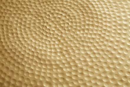 Dohányzóasztal ORIENT II 60 cm kalapált hatással arany